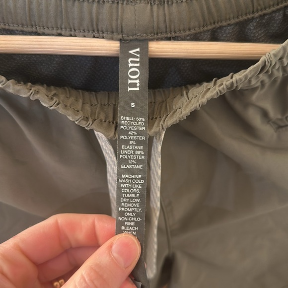 Vuori shorts in sage green in size small - Picture 3 of 3